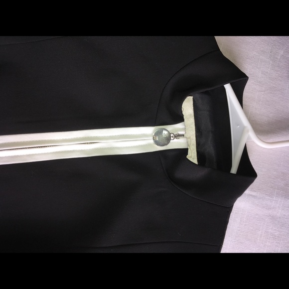 Classic  Doncaster piece! Sharp looking blazer. - Picture 3 of 8